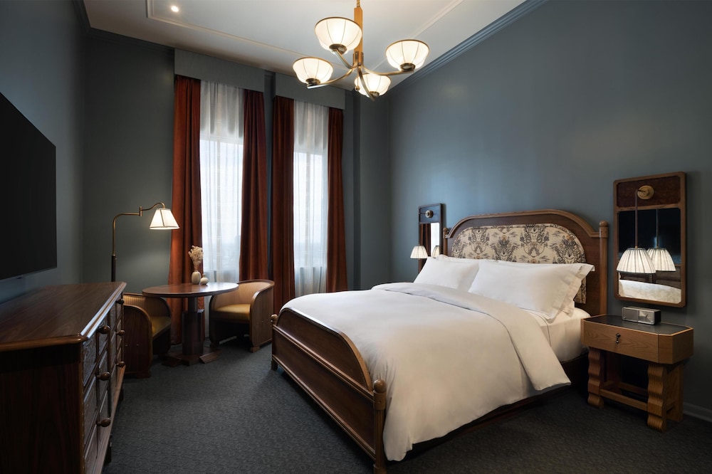 ROOM, KING BED