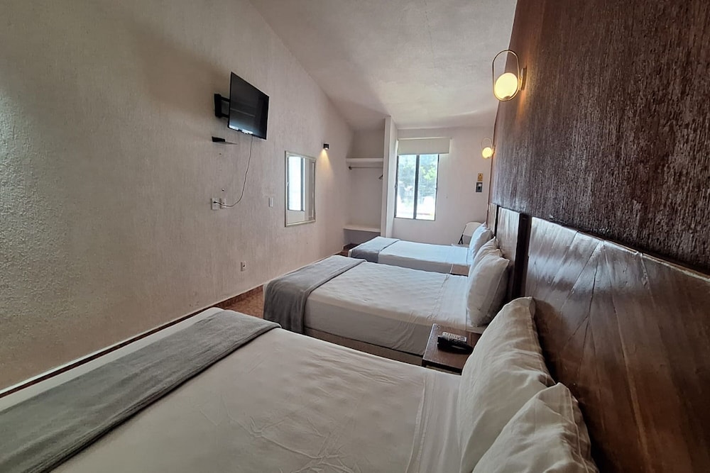 OYO Hotel Rolovi Cancun 16/60