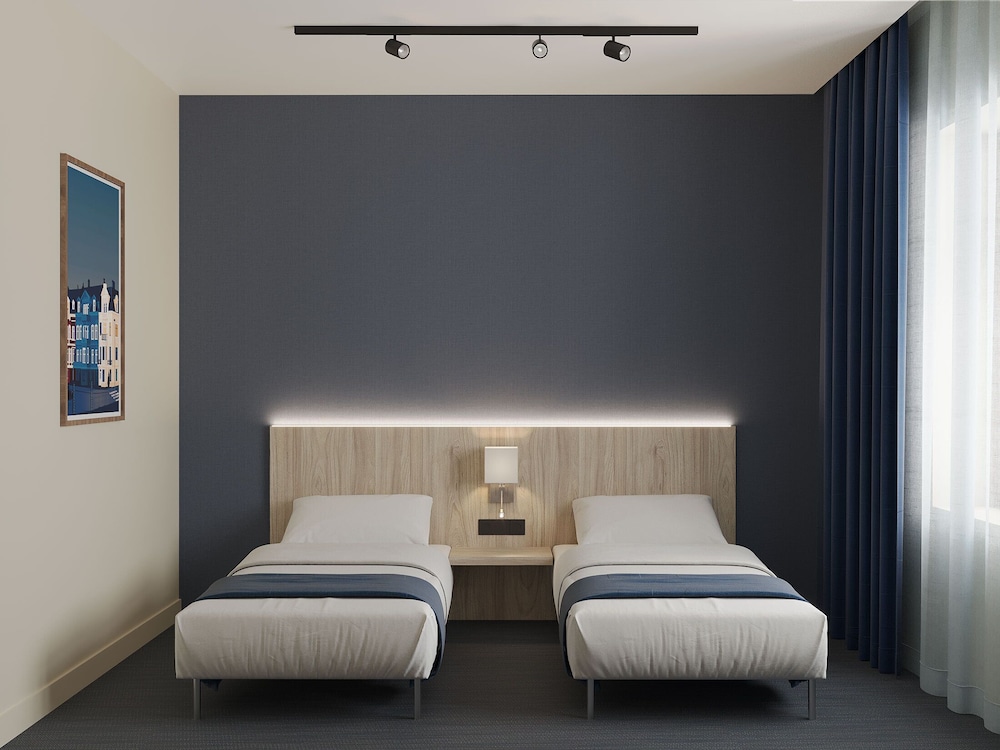 ROOM, TWIN BEDS