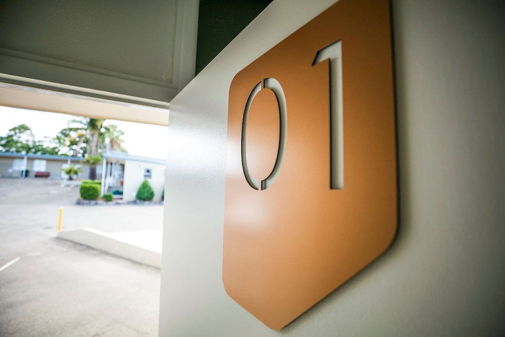 Nightcap at Colyton Hotel 26/48