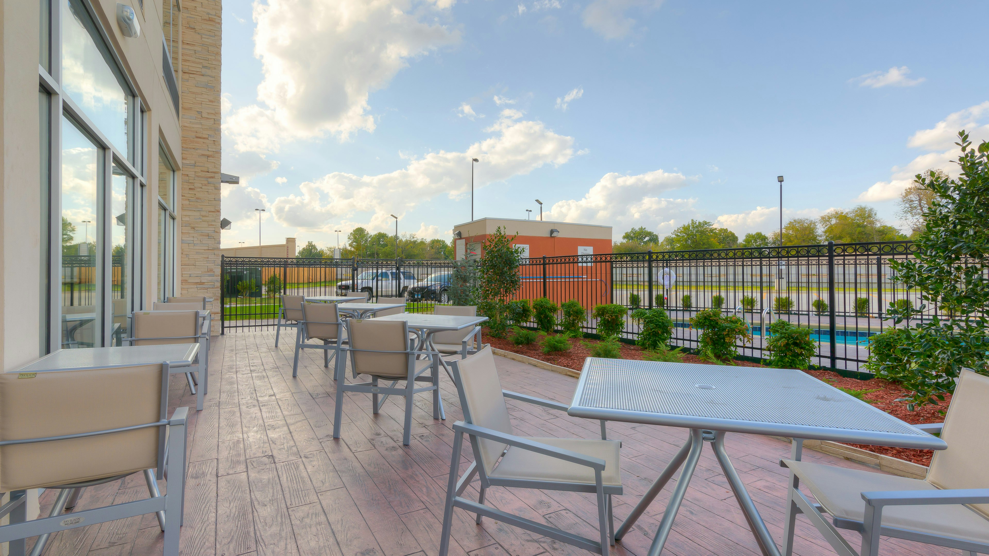 Holiday Inn Express Suites Tulsa Midtown 47/68