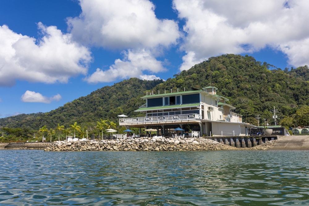 Amaka Ocean Living Lodge 74/82
