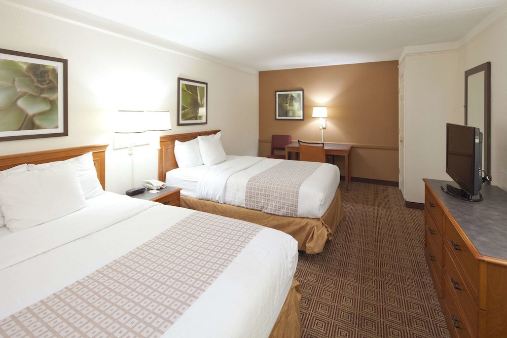 La Quinta Inn Huntsville Research Park 20/38