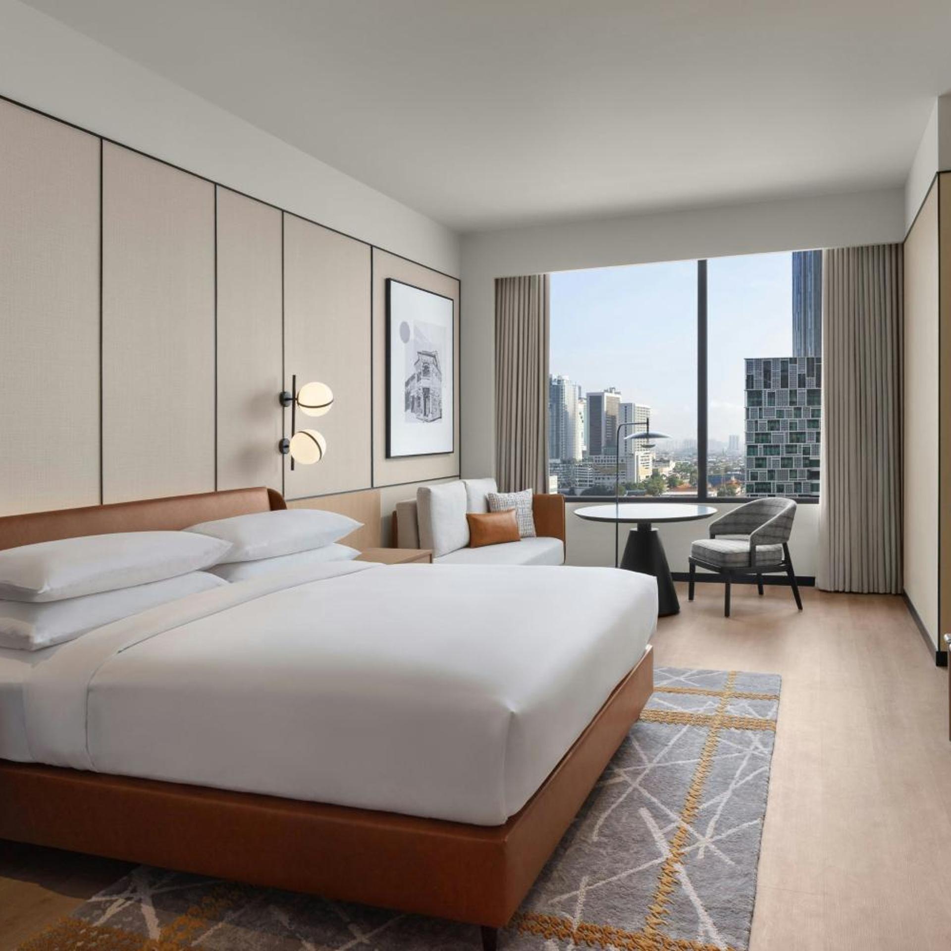 Deluxe, King Bed, Skyline View