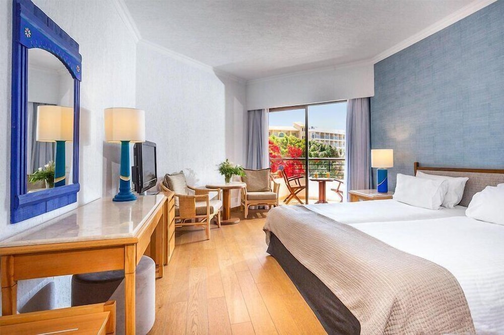 Standard, Double Bed, Partial Sea View