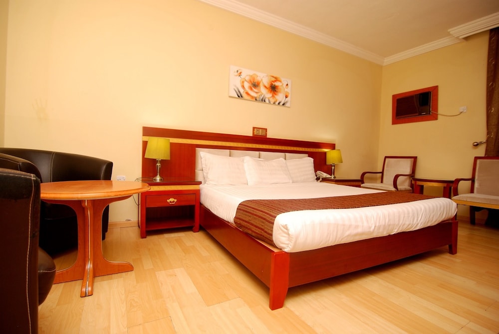 Hotel Rosebud 24/50