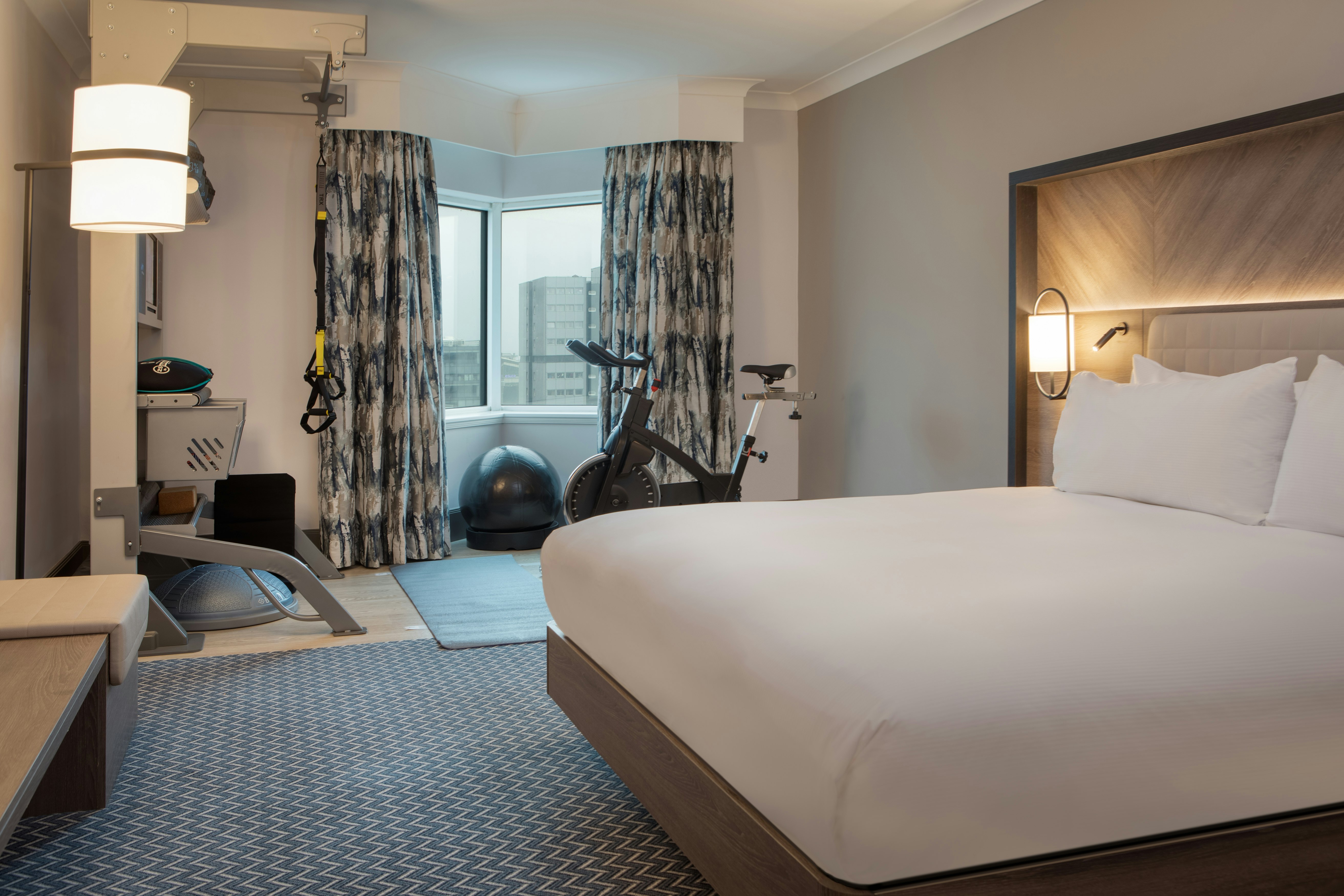 FIVE FEET TO FITNESS, KING BED
