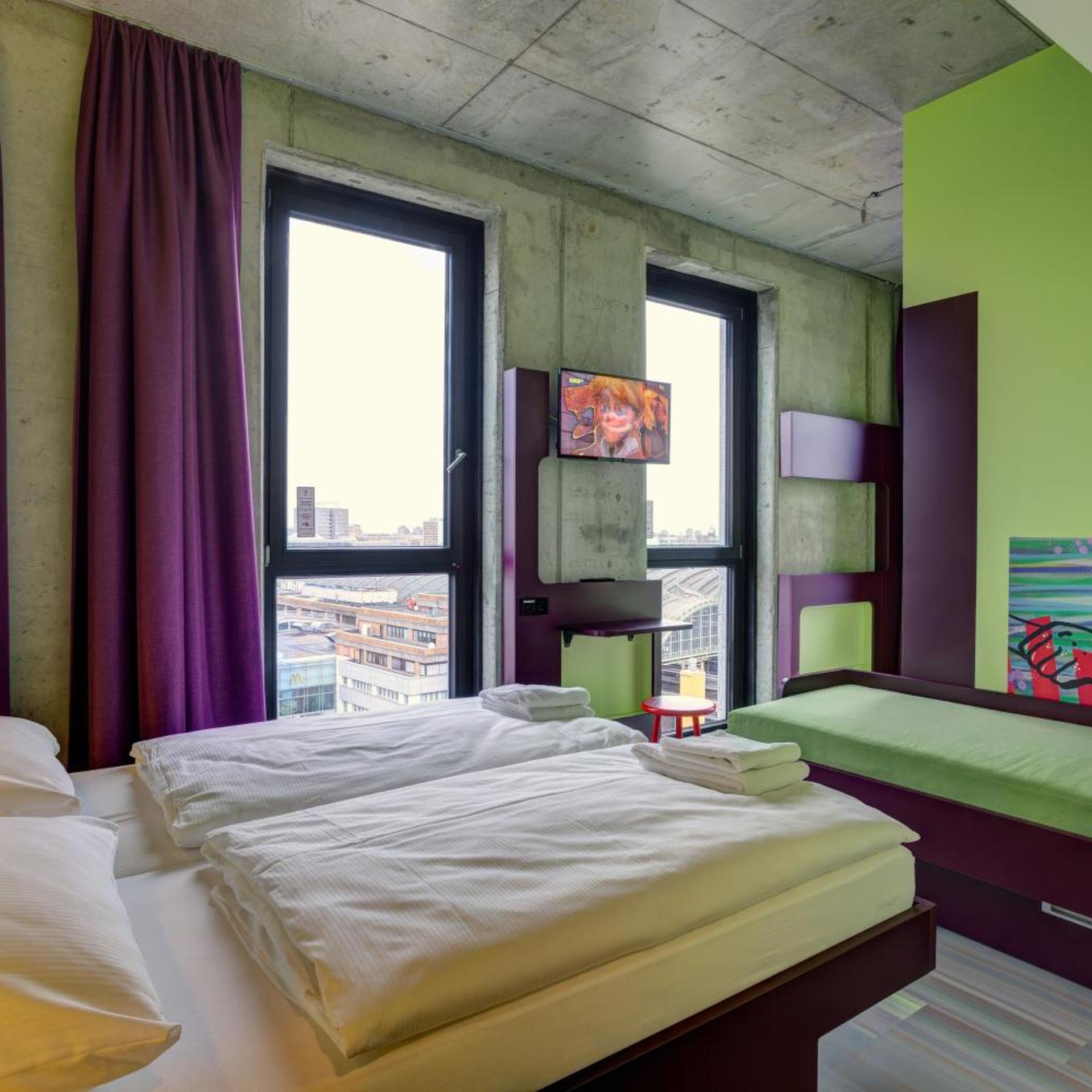 MEININGER Hotel Berlin East Side Gallery 12/52