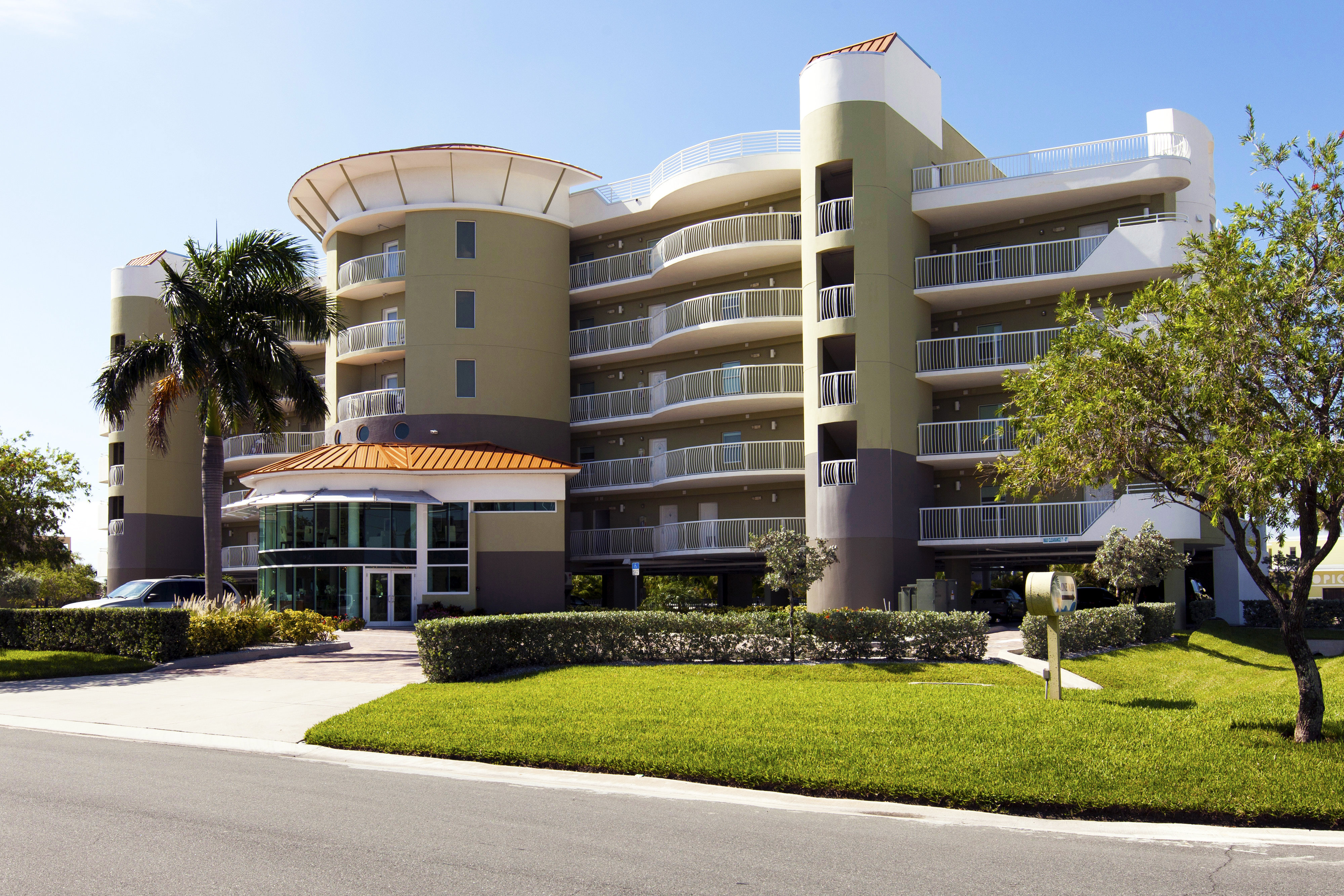 Crystal Palms Beach Resort 48/50