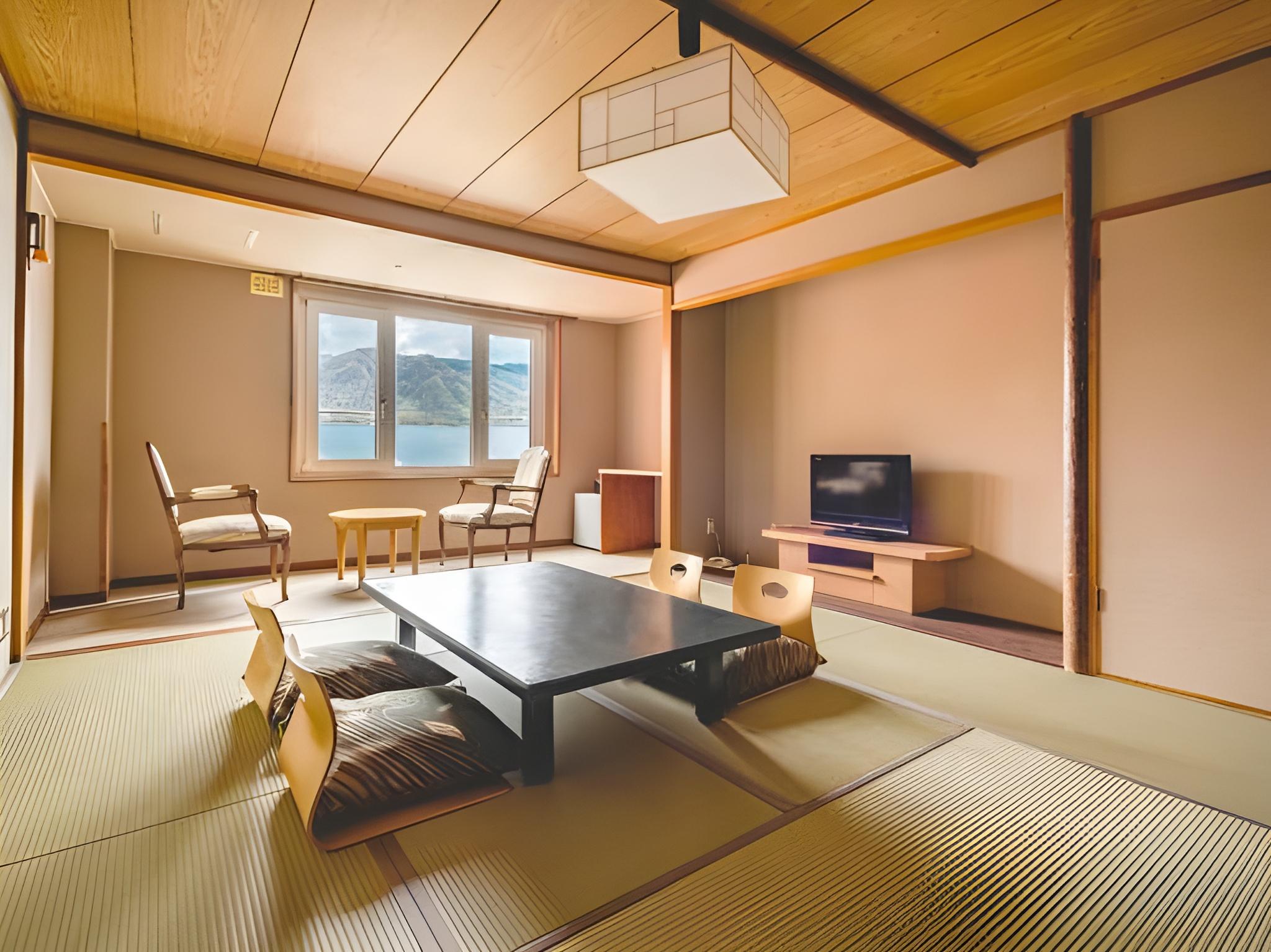 Japanese, Lake Side