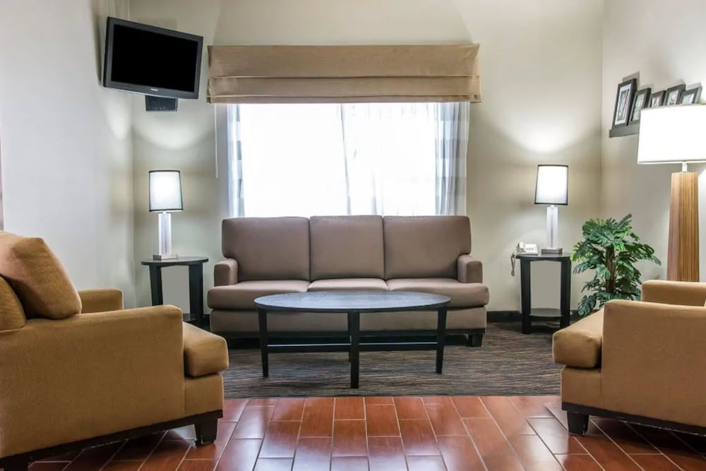 Baymont By Wyndham Flat Rock 35/49