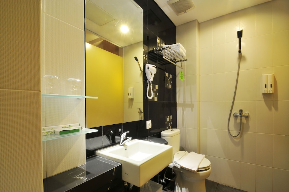 Pyrenees Jogja Hotel 25/26