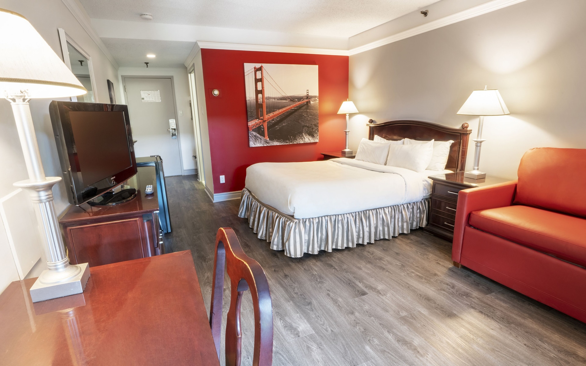 Traditional, Queen Bed, Sofa, Balcony, Garden Area