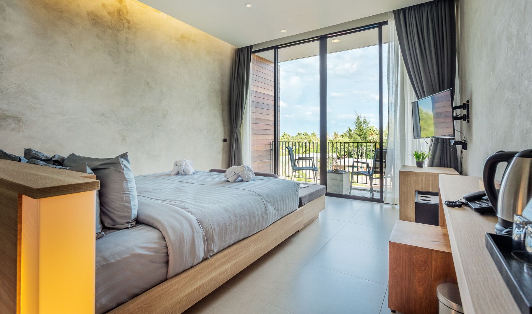 1 BEDROOM, LOFT, DELUXE