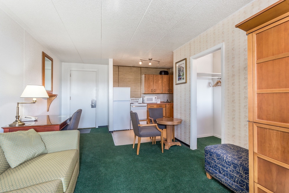 Moosejaw Inn 19/32