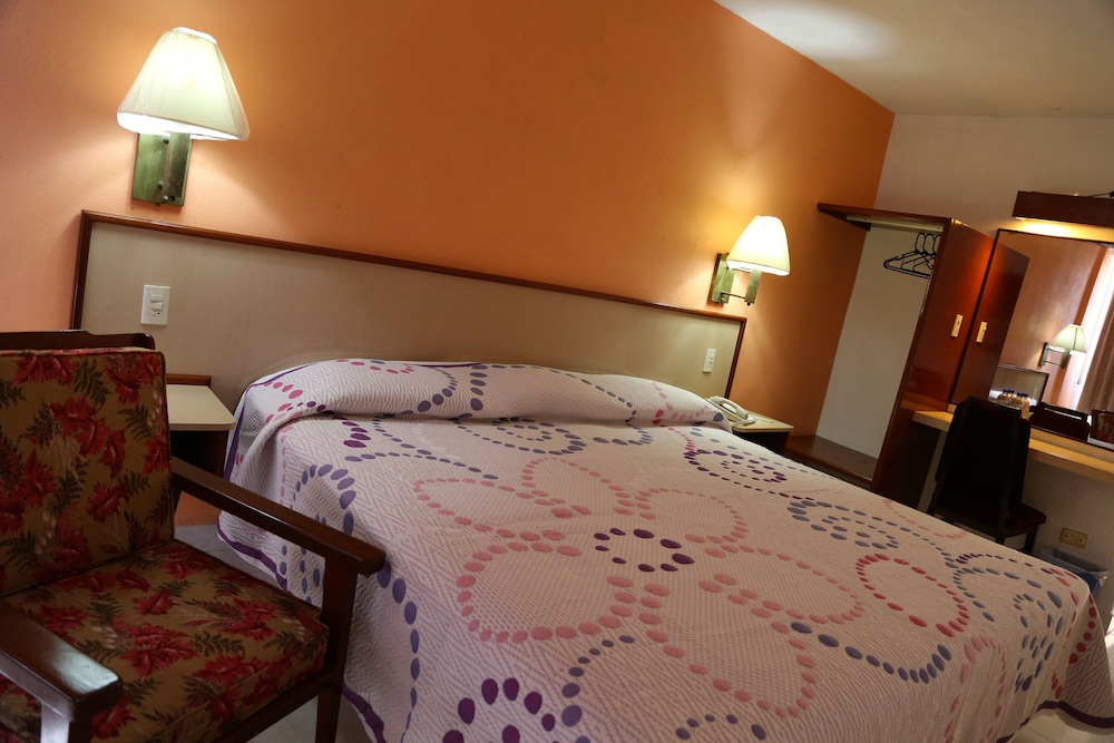 ROOM, KING BED