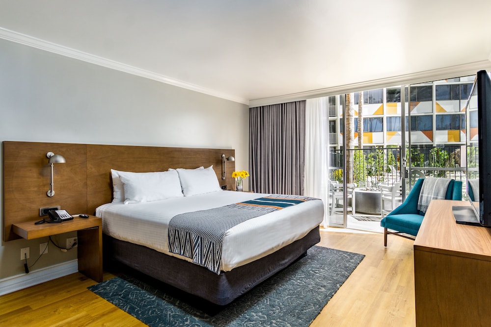 Town and Country Resort 22/80