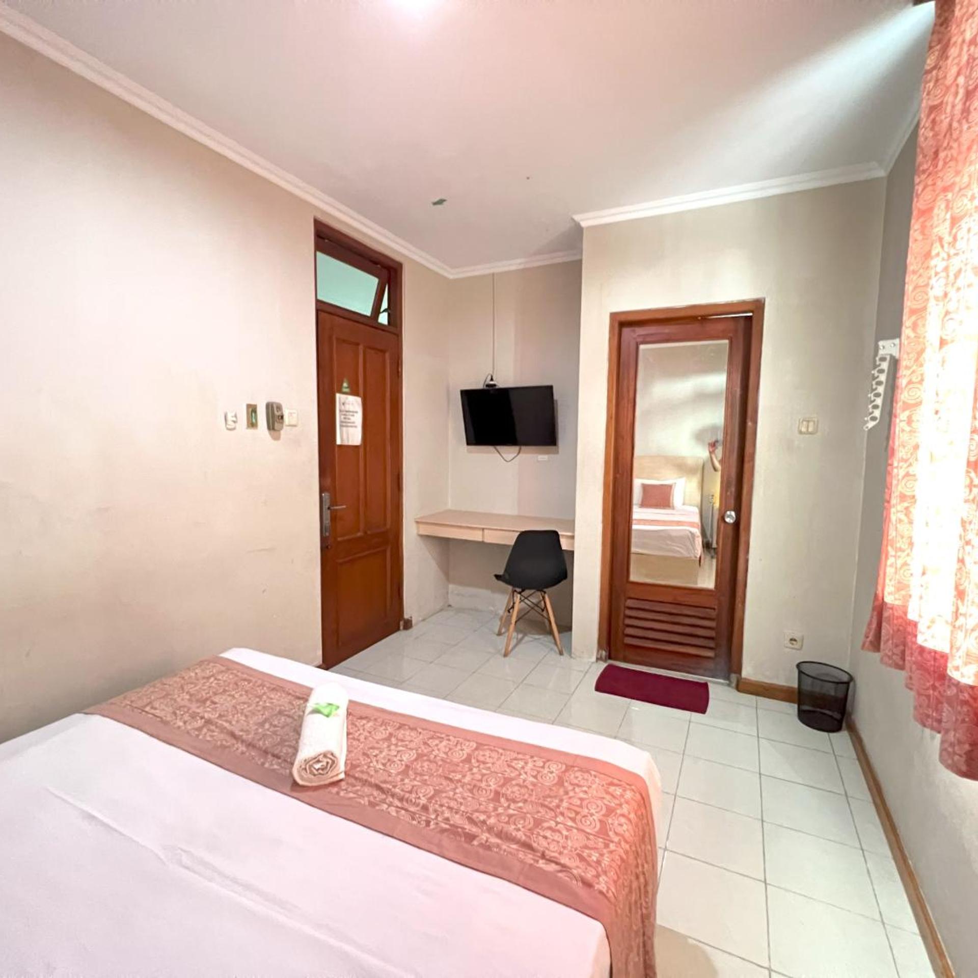 OYO 3819 Hotel Winotosastro 10/33