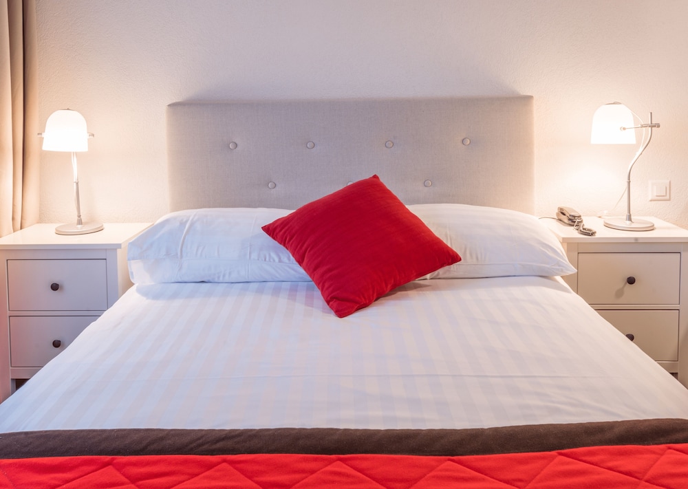 Comfort, Queen Bed, Roof Side