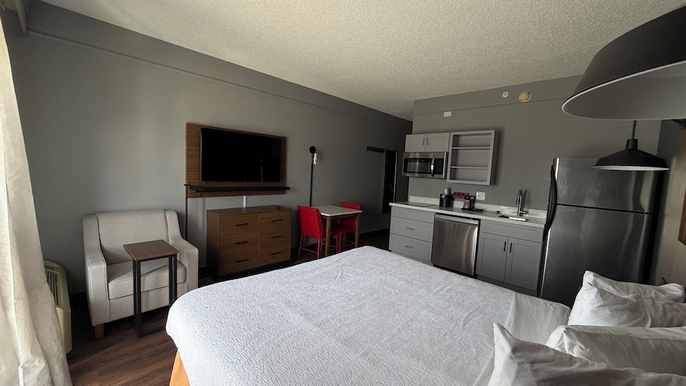 Hawthorn by Wyndham Dallas Love Field Airport 15/31