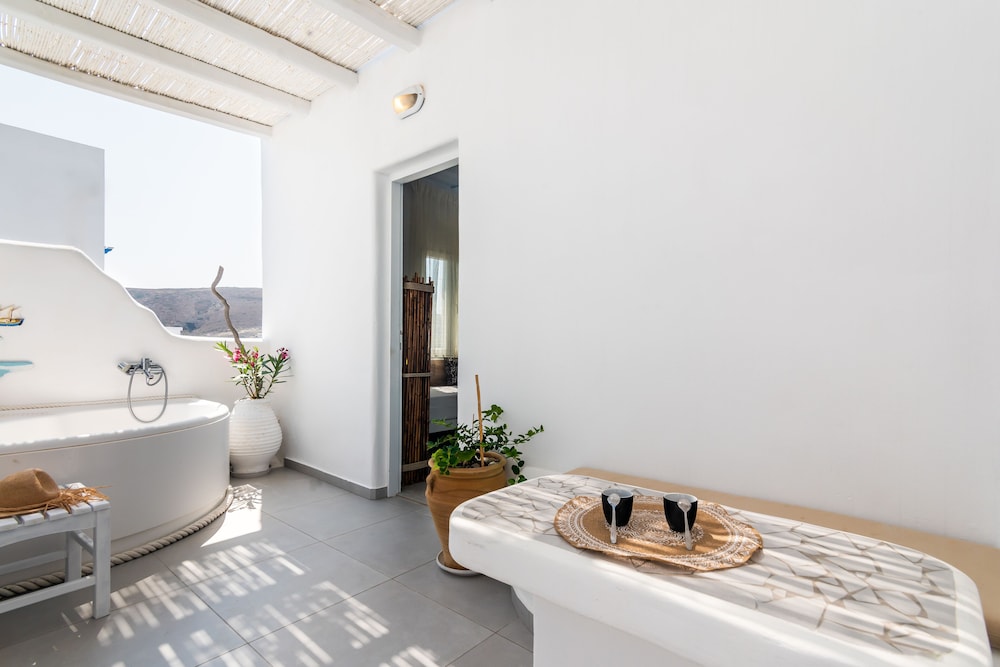 Niki Savvas Studios And Suites 15/73