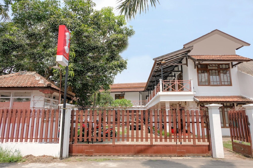 OYO 1376 Kina Family Residence 3/28