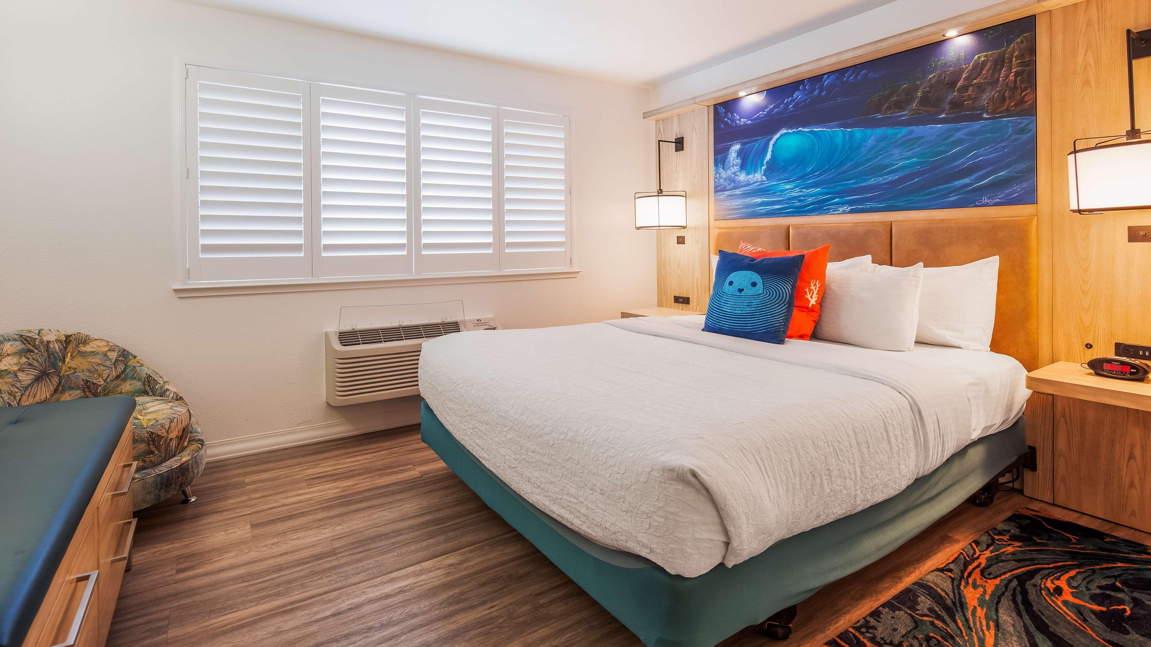 Mini, Suite, King Bed, Sofa