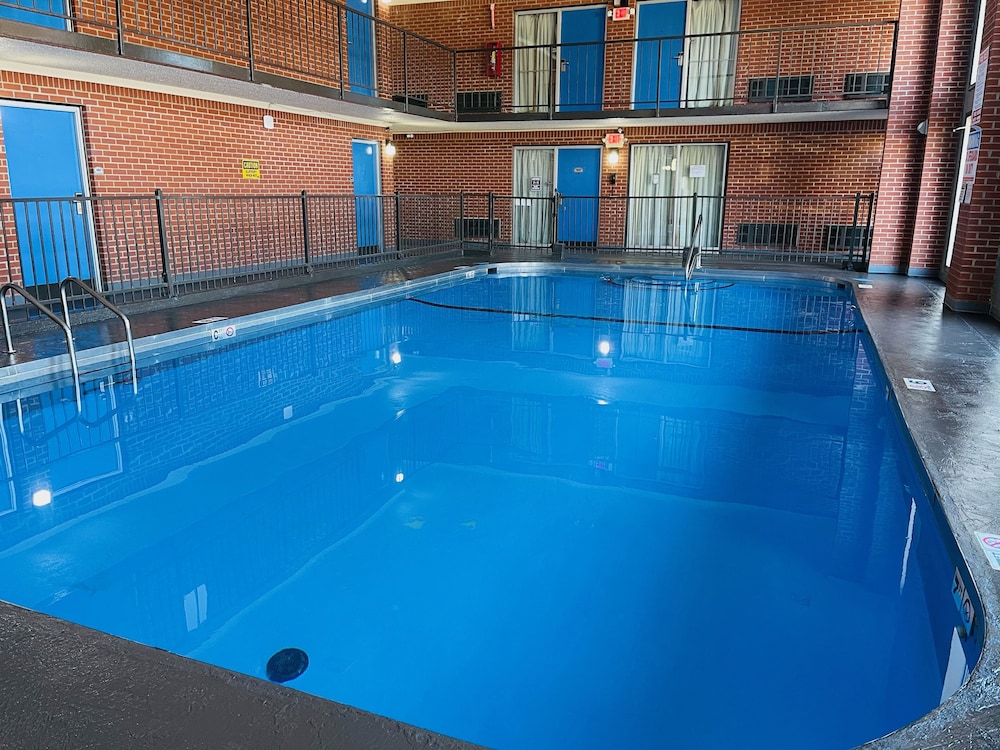 Fairview Inn Suites 18/40