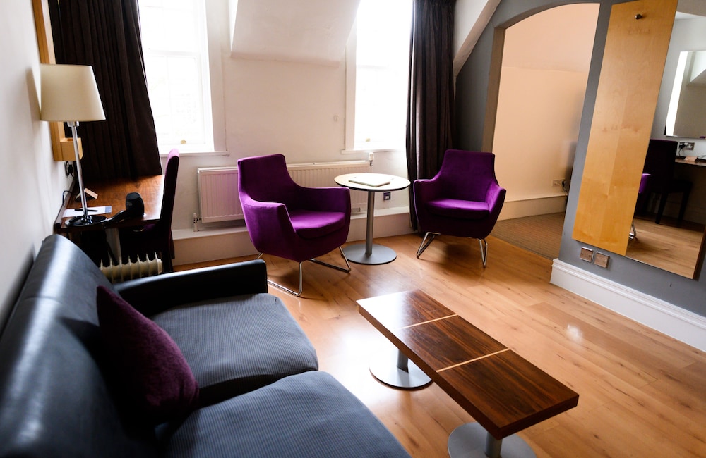 The Angel Hotel Cardiff 47/60