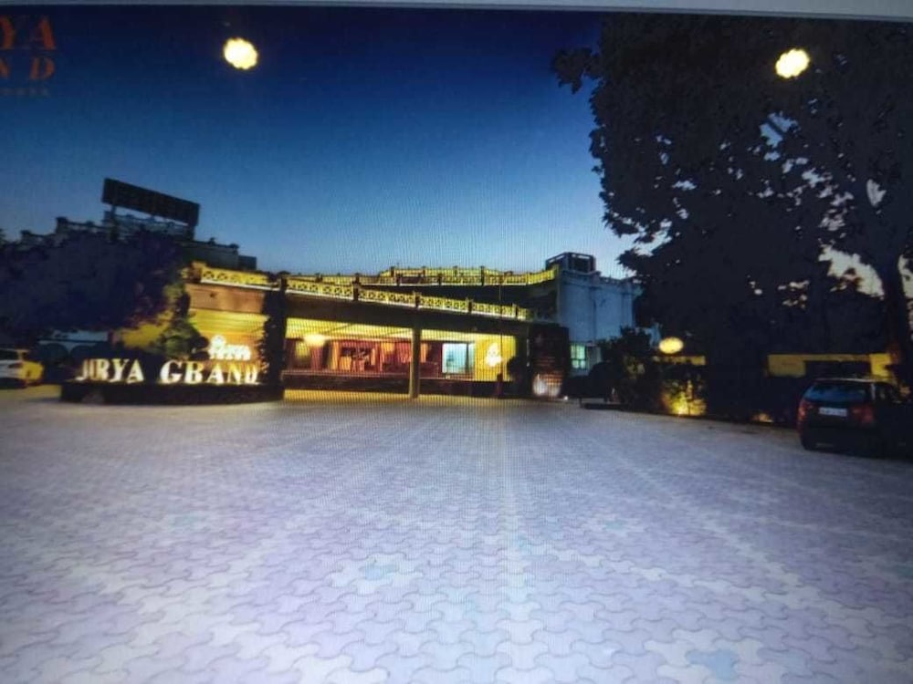 Aarya Grand Hotels Resorts 29/39