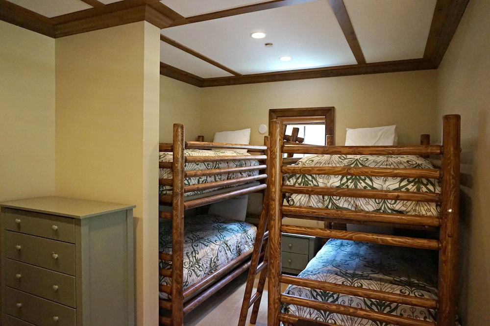 Woodrun Place Condominiums &amp; Residences 31/38