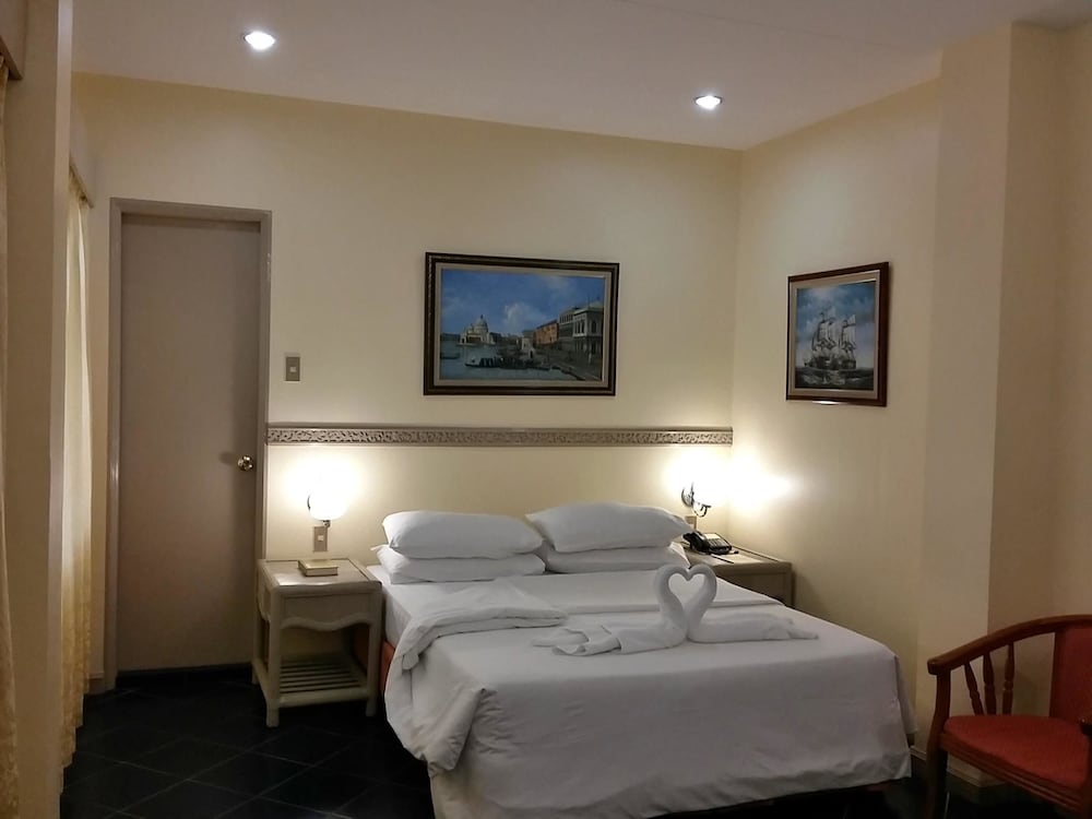 Dumaguete Royal Suite Inn 20/50