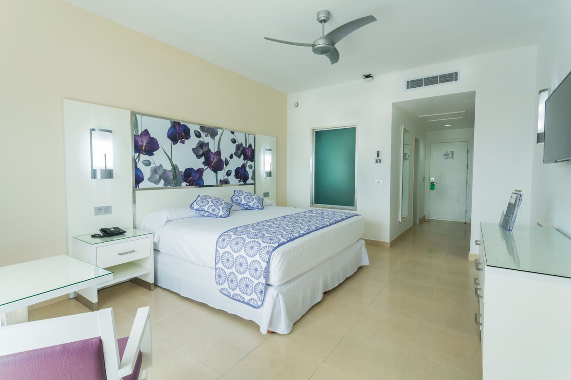 ROOM, DOUBLE BED, NO BALCONY