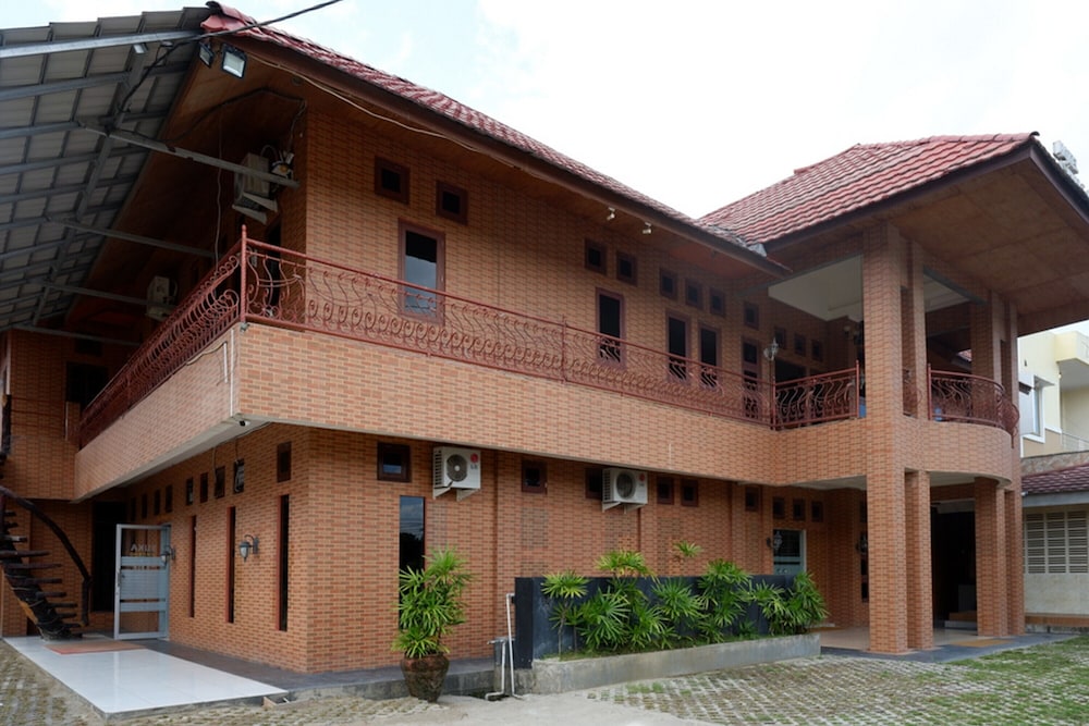 RedDoorz Plus @ Hotel Srikandi Kendari 1/50