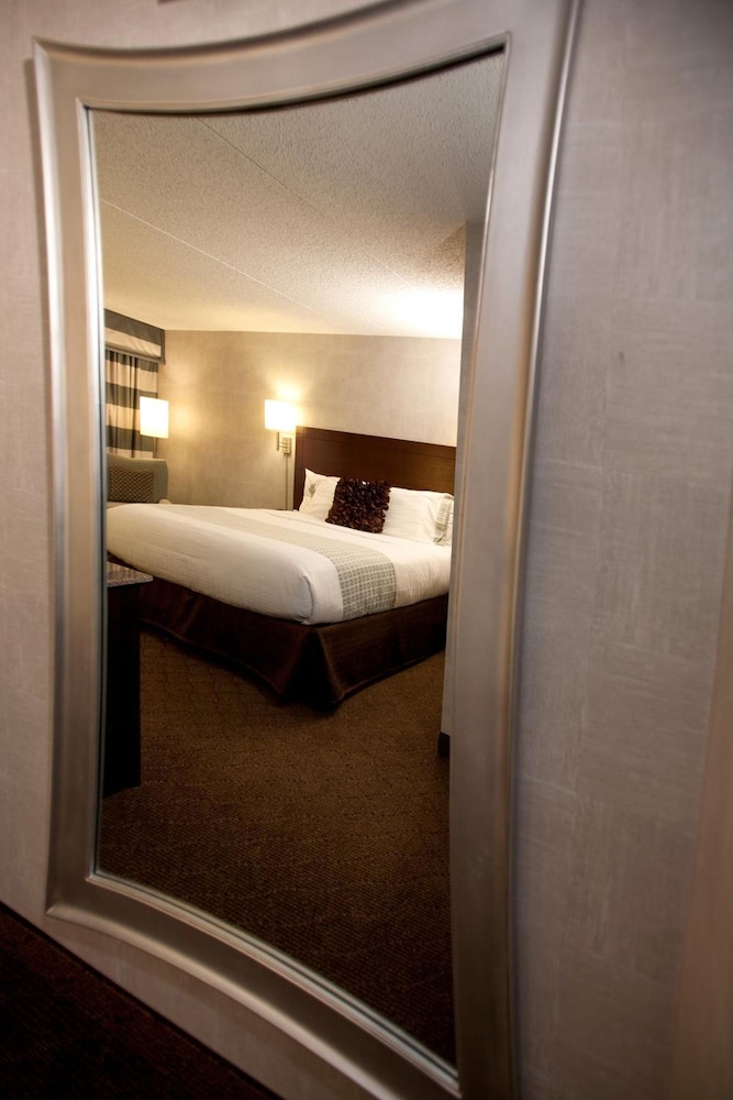 Somerset Inn, WorldHotels Distinctive 10/49