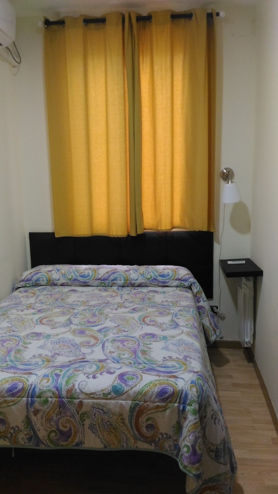 ROOM, SINGLE, PRIVATE BATHROOM