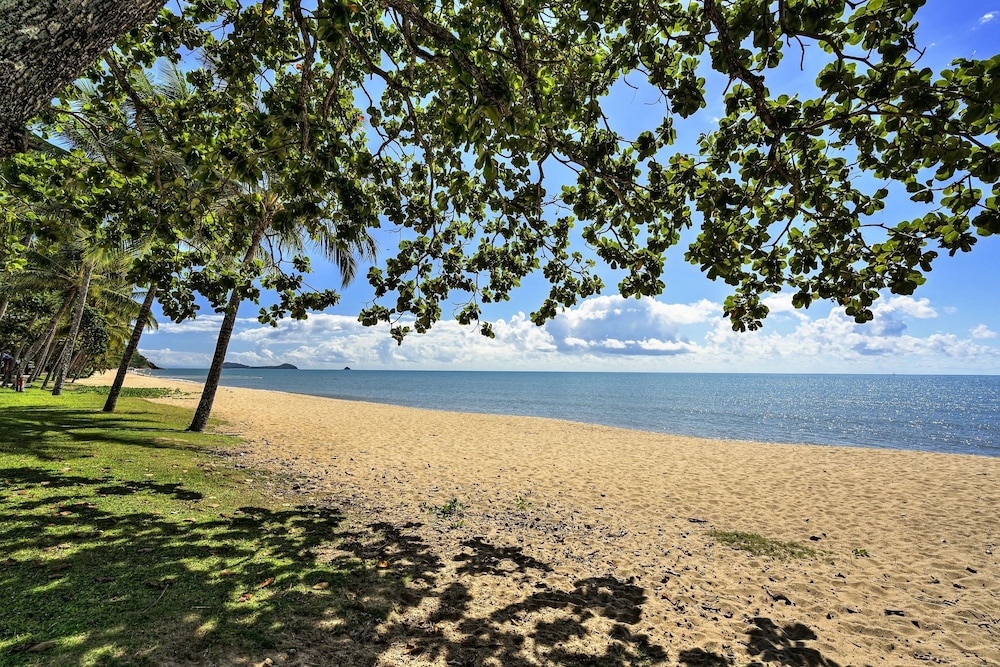 Trinity Beach Club Holiday Apartments 26/27