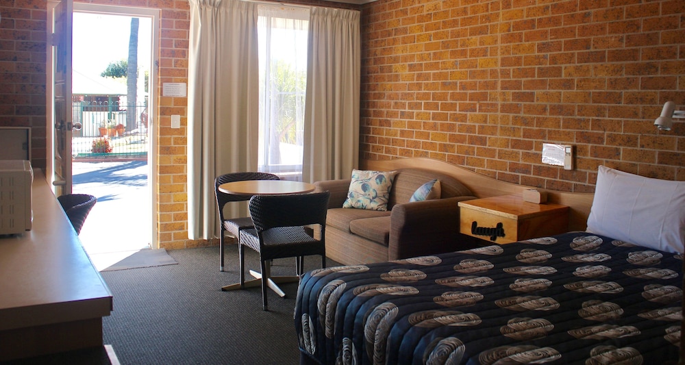Town & Country Motor Inn 20/58