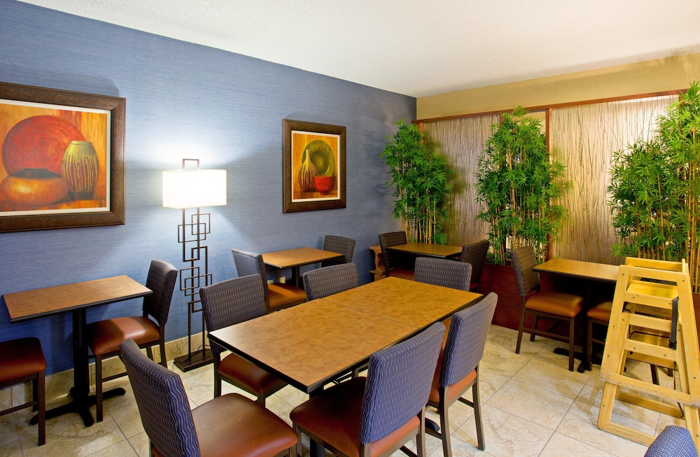 Holiday Inn Express Scottsdale North 29/40