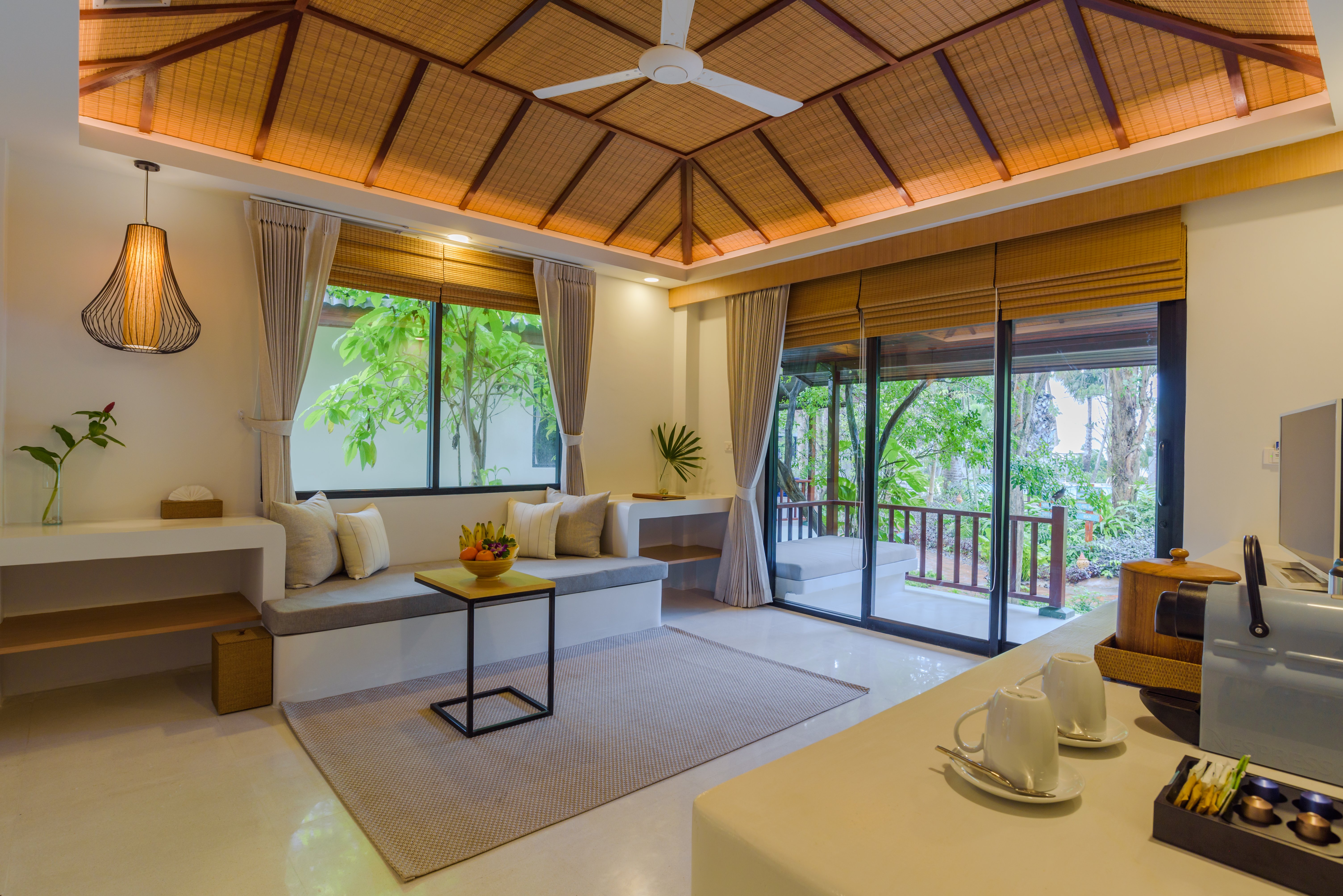 Paradise Beach Resort 12/42