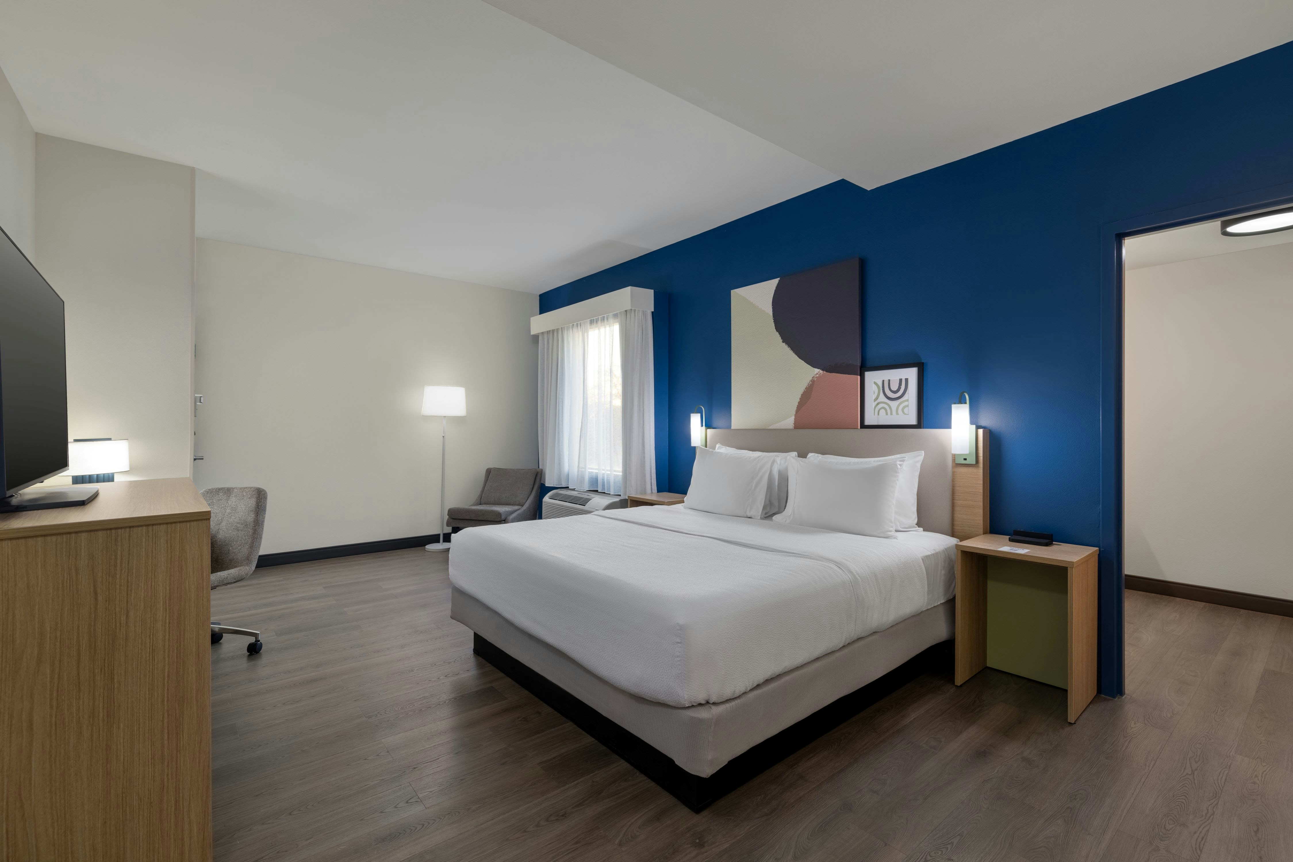 Suite, King Bed