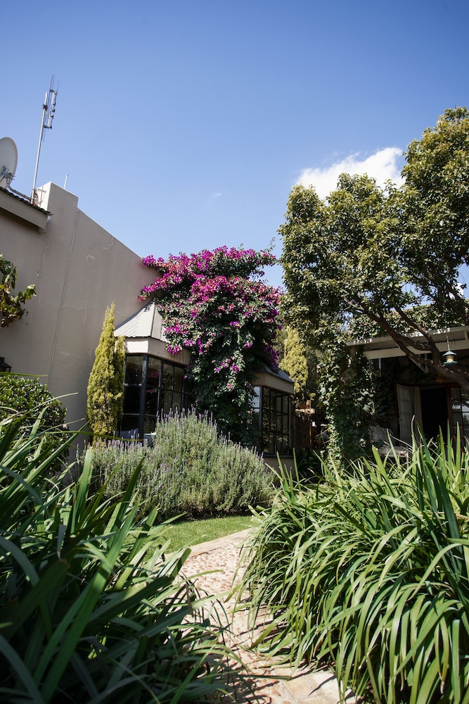 Town And Country Guest House 42/50