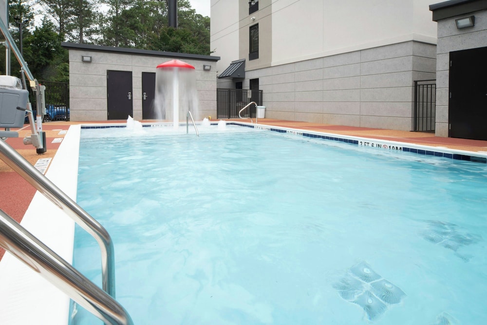 Four Points by Sheraton Fayetteville Fort Liberty 39/41