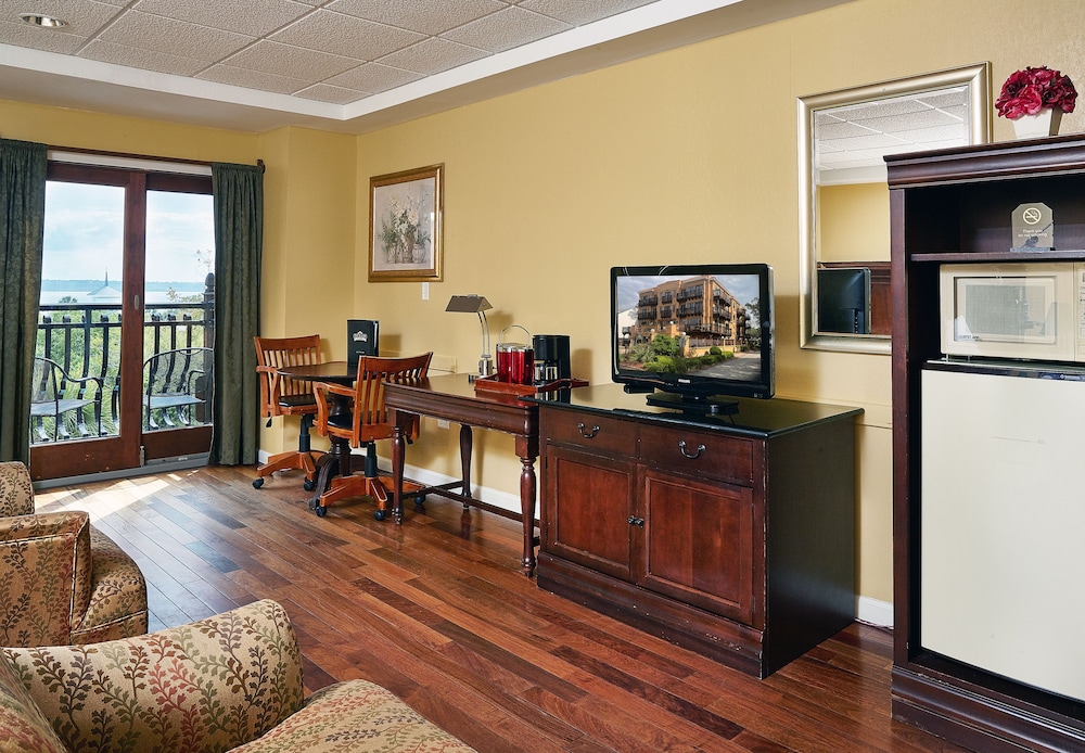 Ocean Inn and Suites 40/72