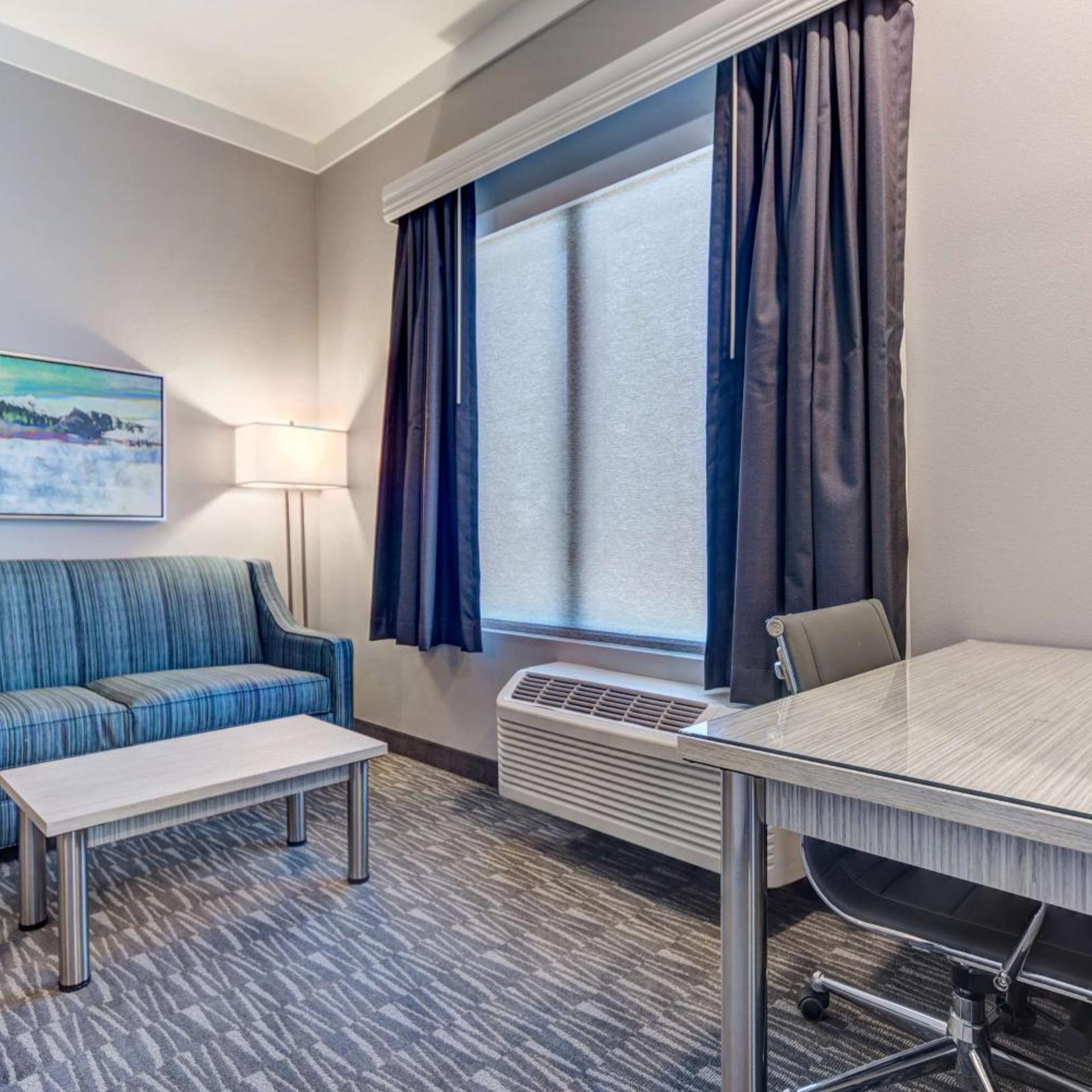 جناح بسرير فردي وسرير كوين بإطلالة على الجبل مع أريكة، Hotel Peppertree Bend, BW Premier Collection 2/11