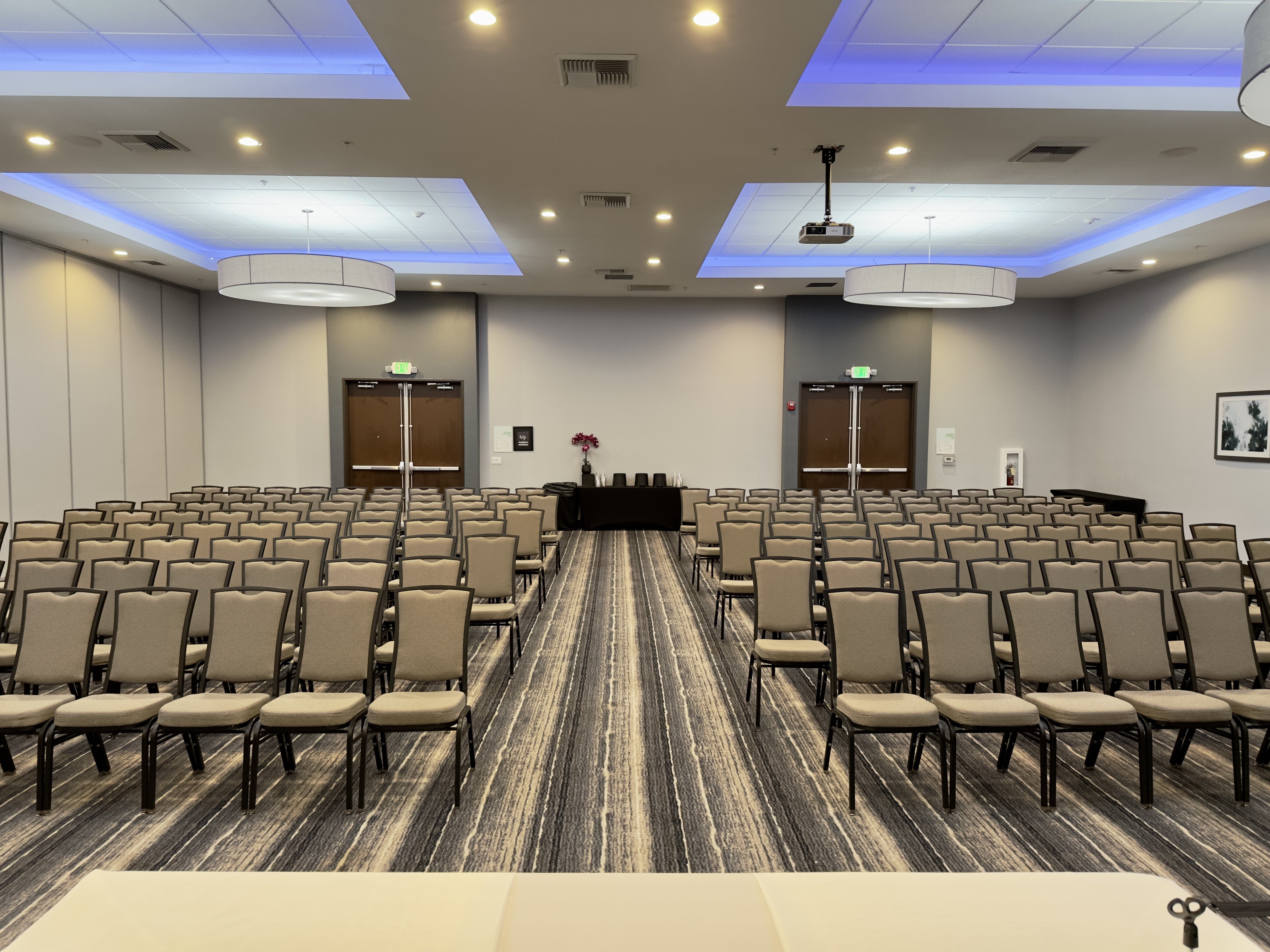 Holiday Inn Carlsbad 56/73