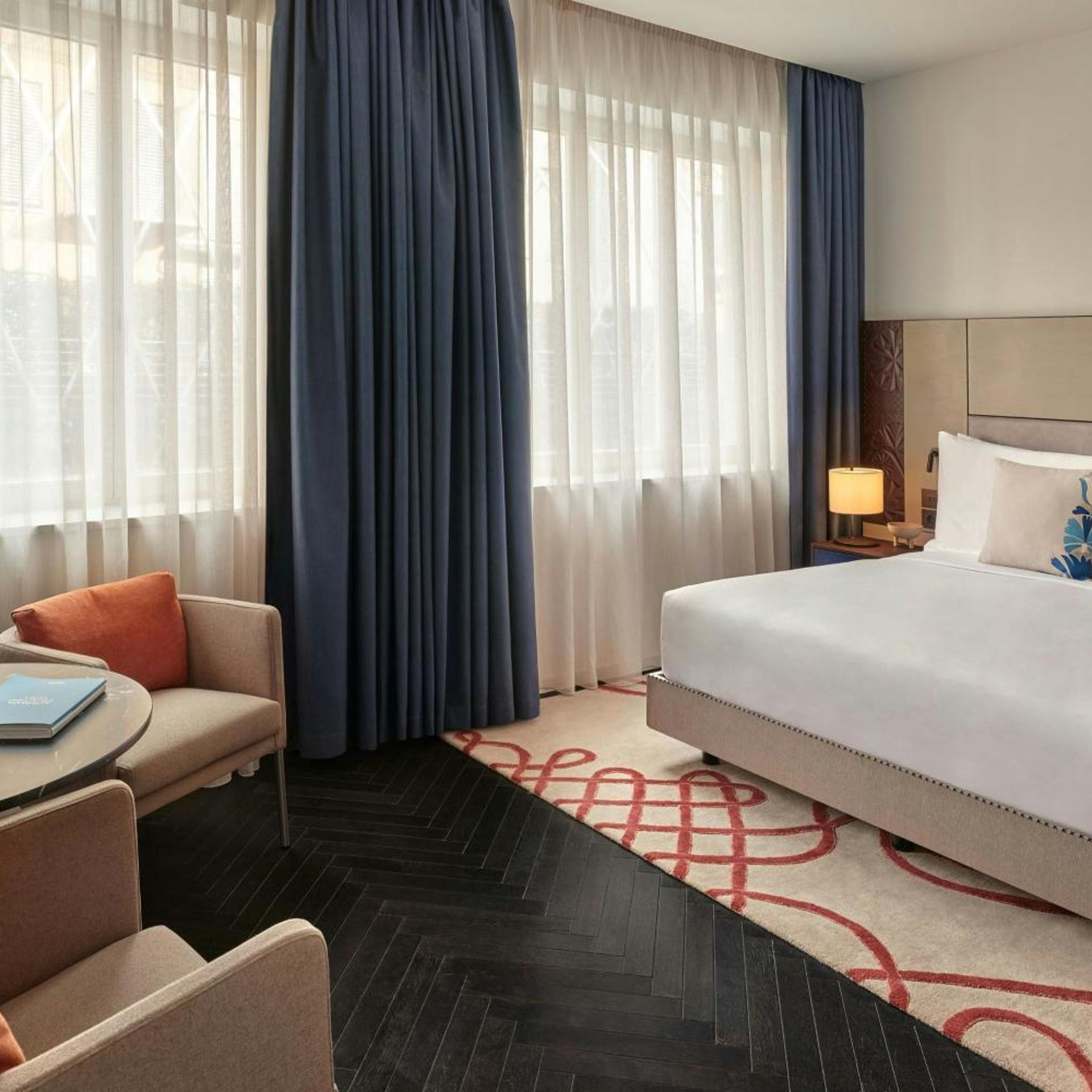 Contemporary, Superior, King Bed, Street View