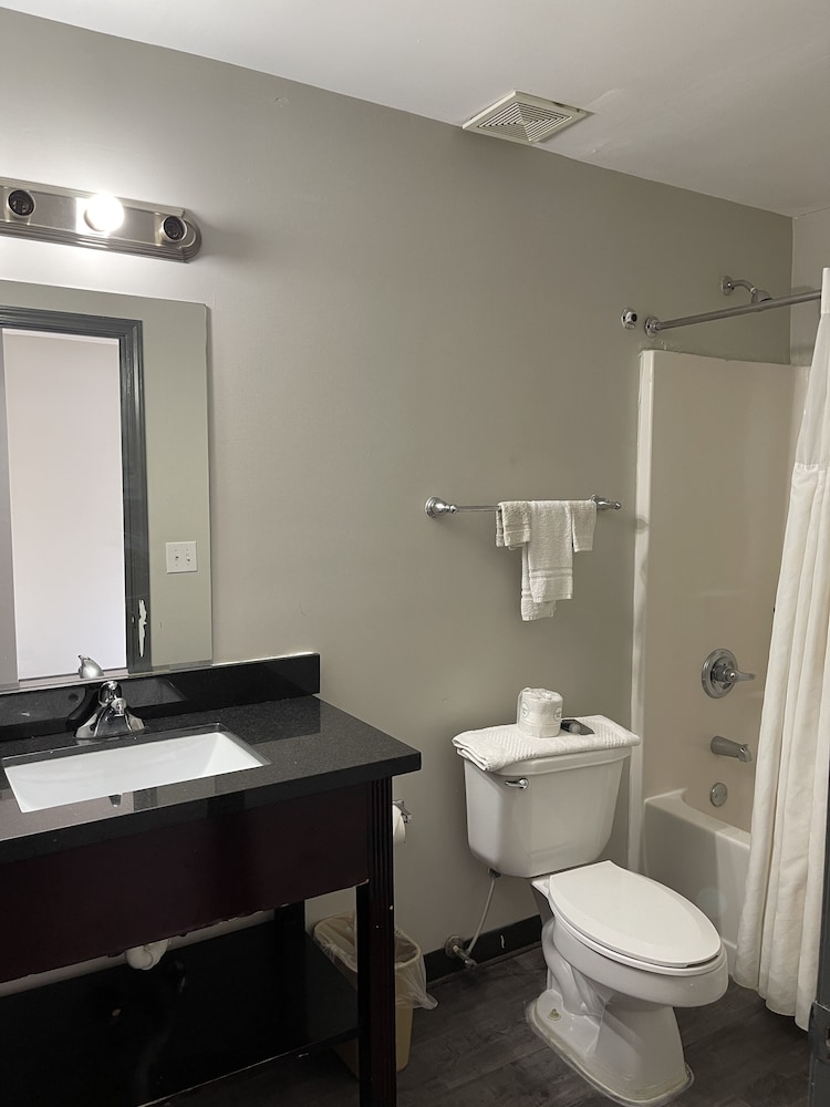 High Falls Hide-A-Way Lodging 48/49