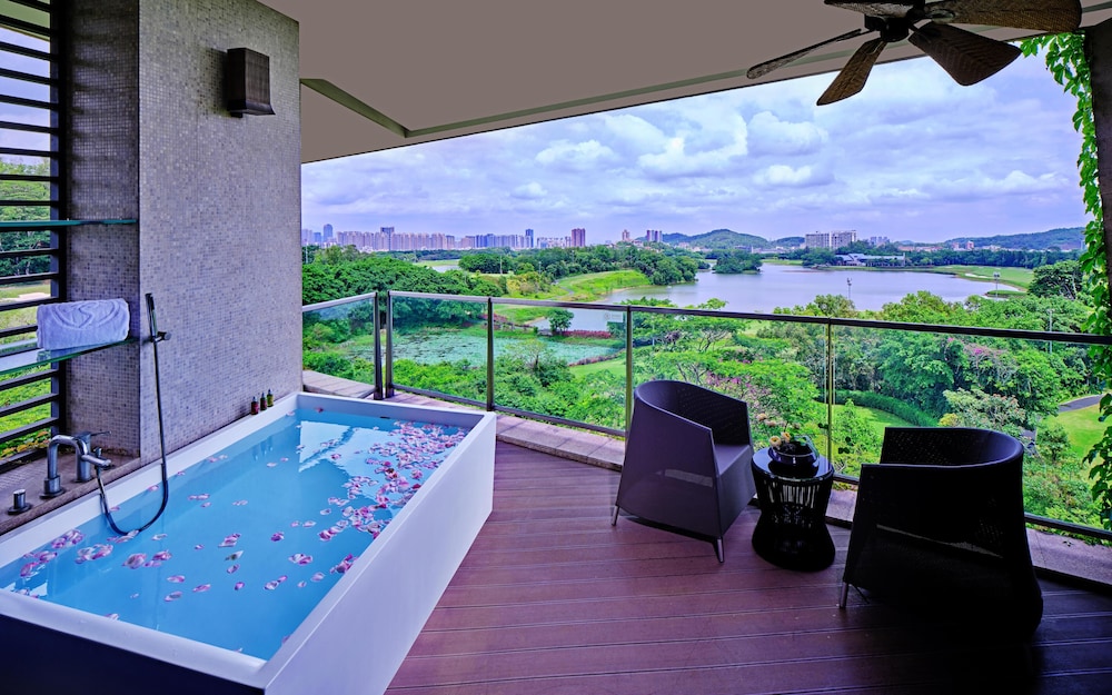 Shenzhen Castle Hotel 6/70