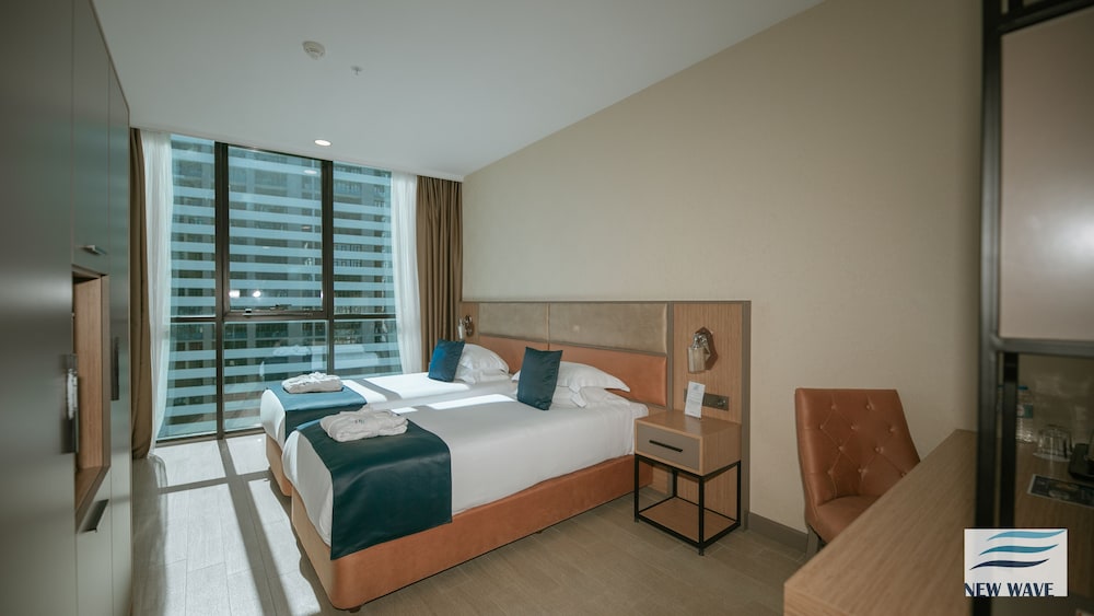 New Wave Hotel 24/48